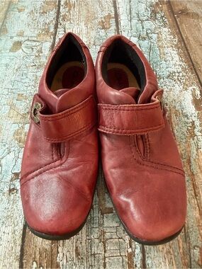 Clarks Women's Brown Red Artisan Soft Leather Flats Size 7.5